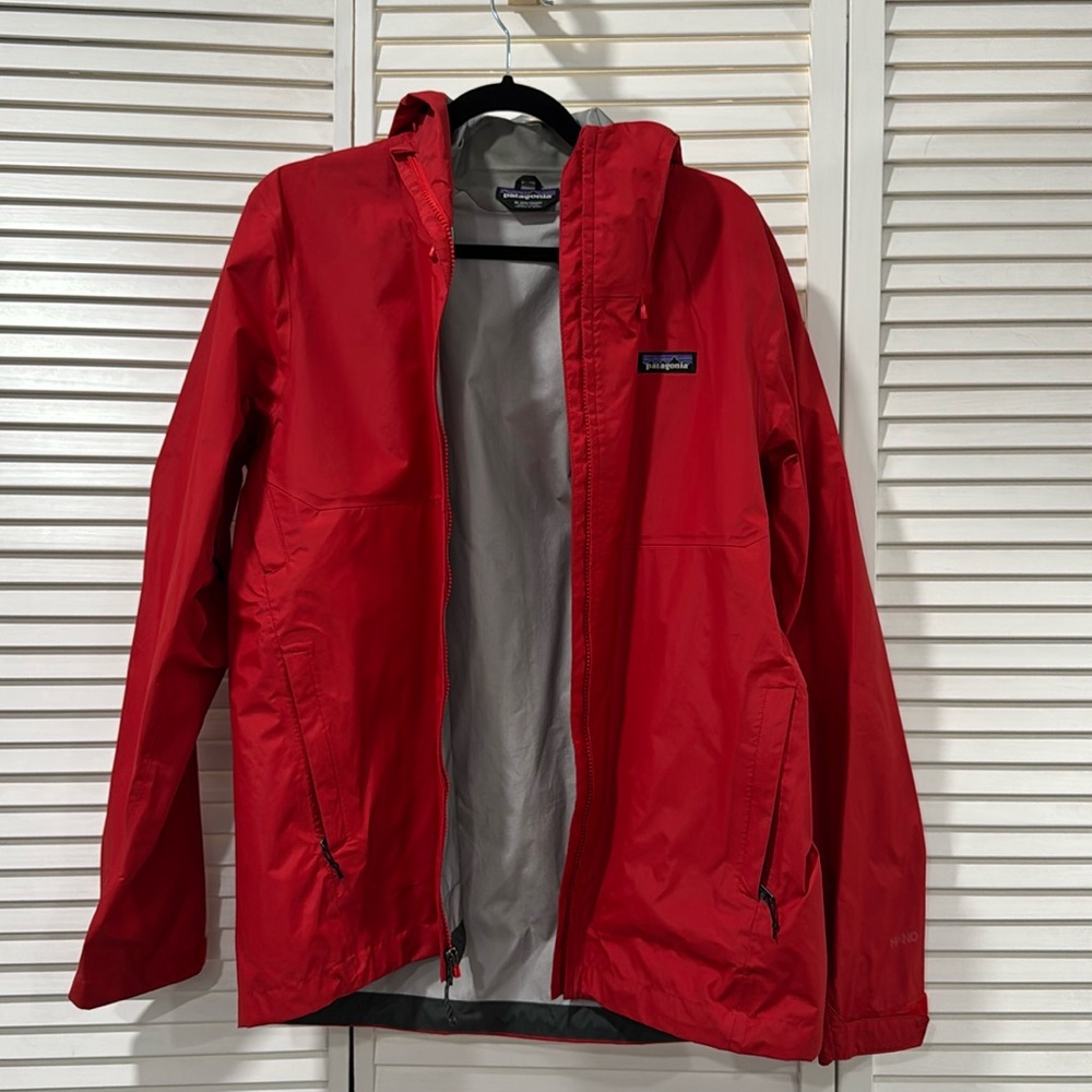 Patagonia size Medium men’s rain jacket red torrentshell